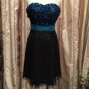 *UNIQUE* Beautiful Formal Dress